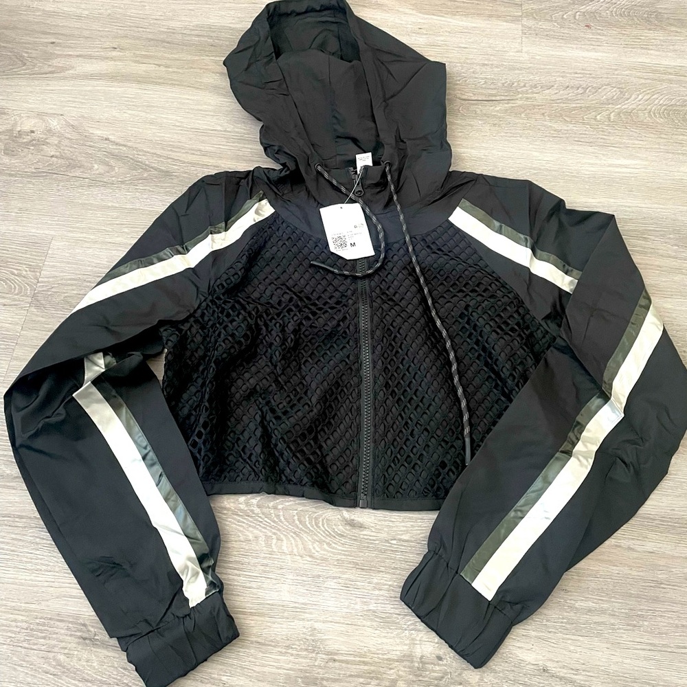Forever 21 Active netted windbraker jacket.